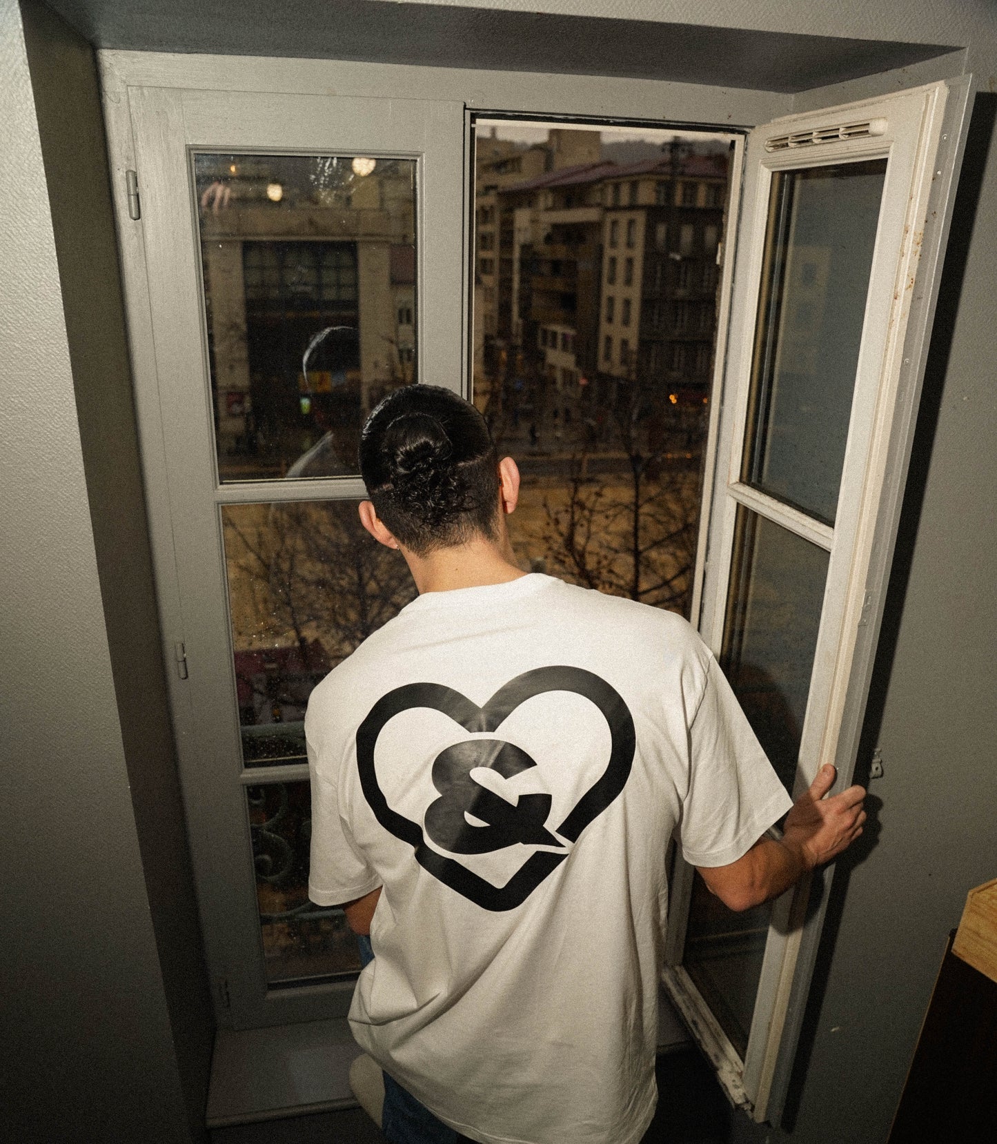 Photo du shooting photo du teeshirt de la collection &Cœur de la marque &Cœur ecoeur