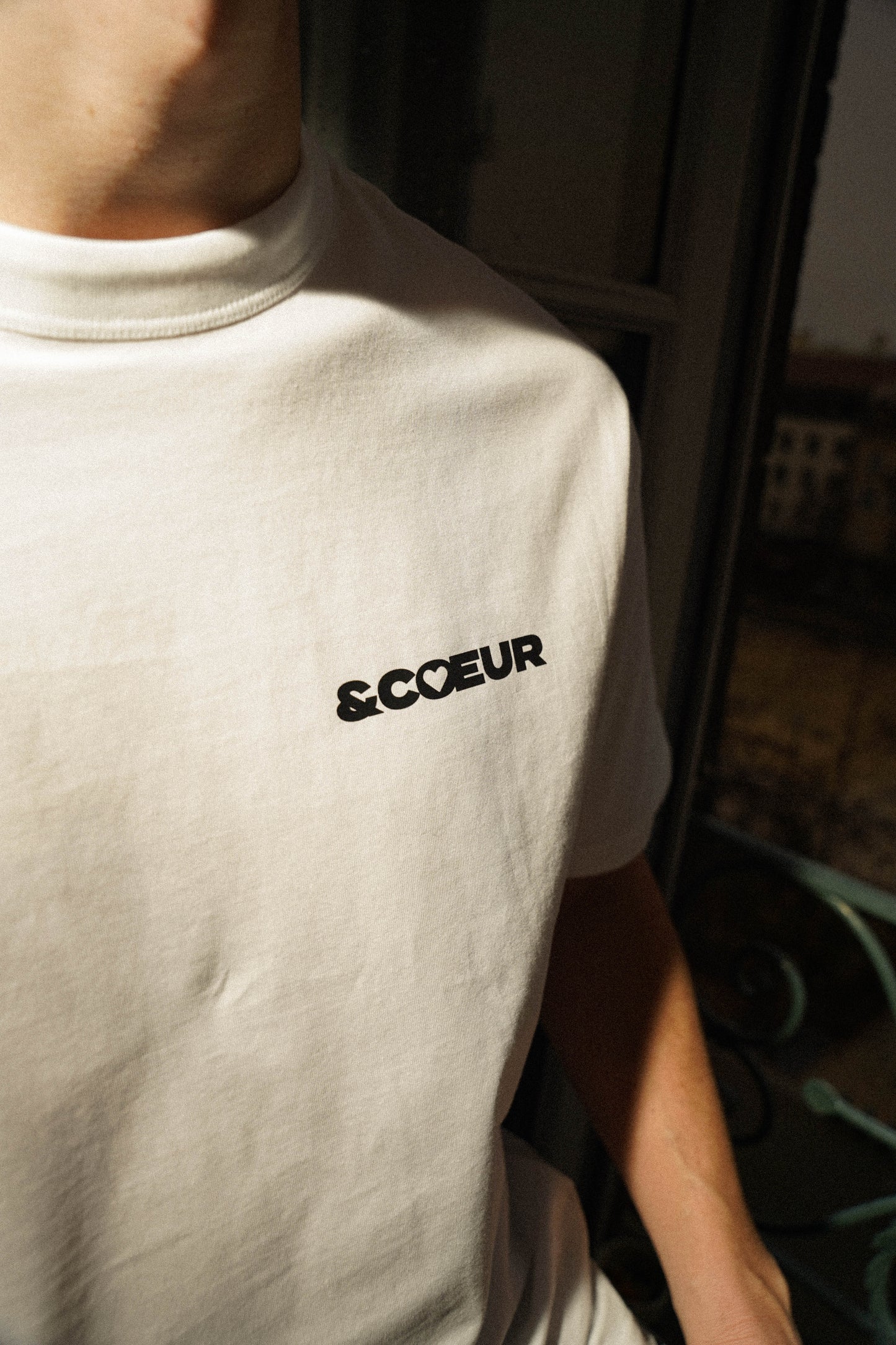 Photo du shooting photo du teeshirt de la collection &Cœur de la marque &Cœur ecoeur